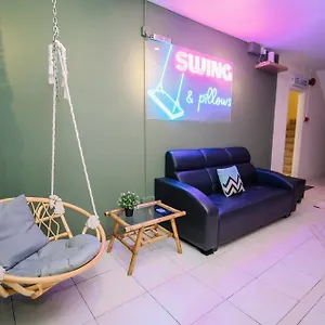  Hostal Swing & Pillows @ Malabar